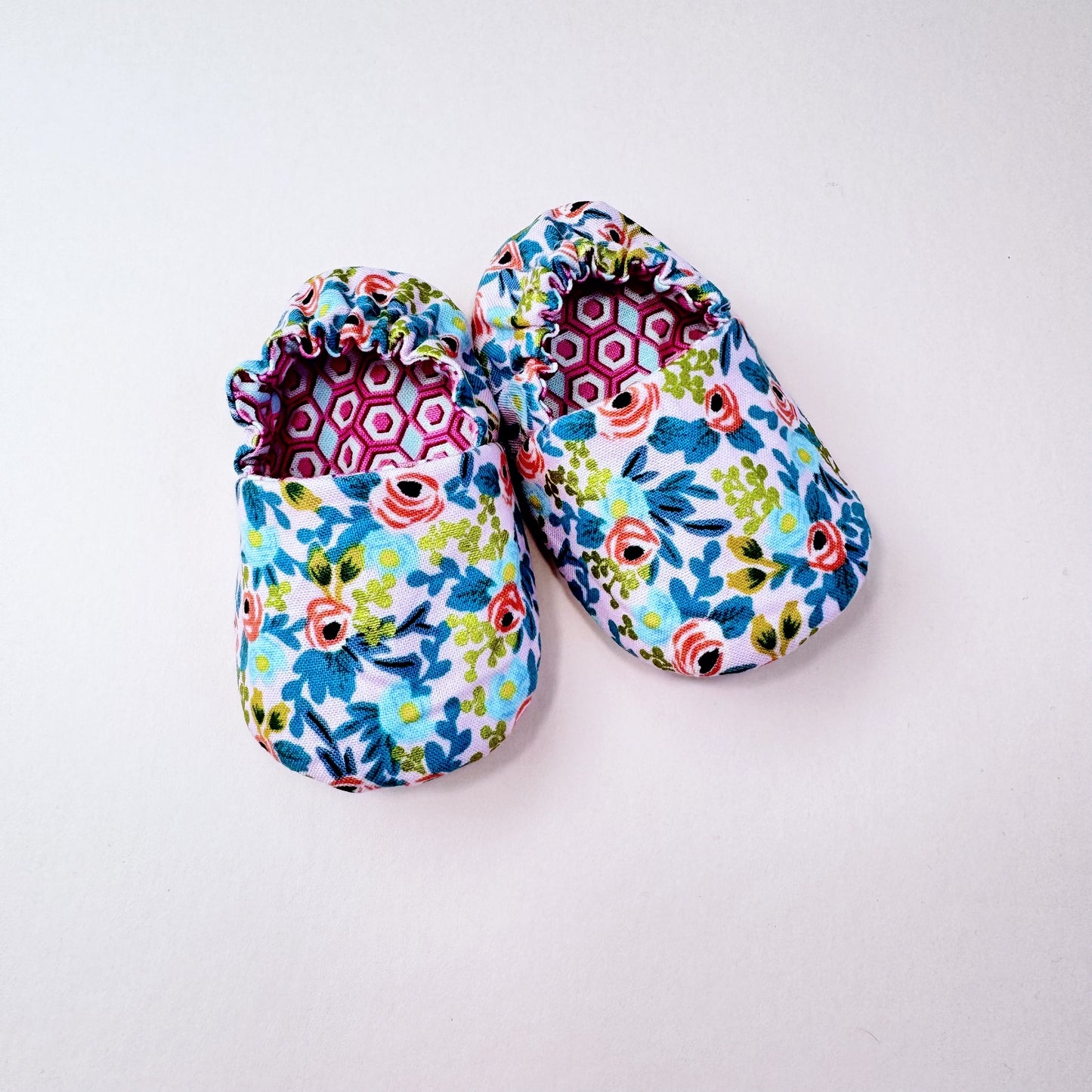 Reversible pink Baby girl Slippers: Soft & Eco-Friendly Cotton, 0-24 Months.