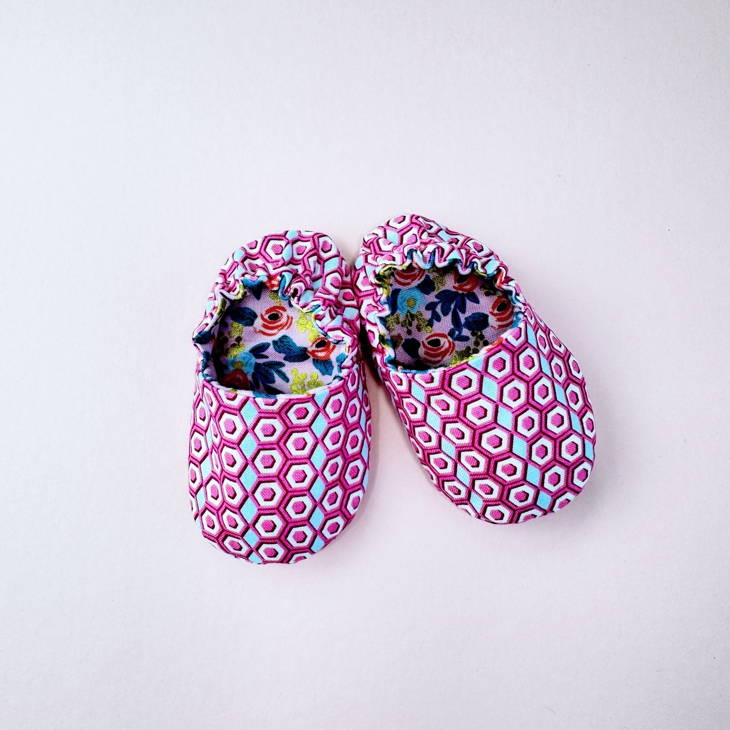 Reversible pink Baby girl Slippers: Soft & Eco-Friendly Cotton, 0-24 Months.