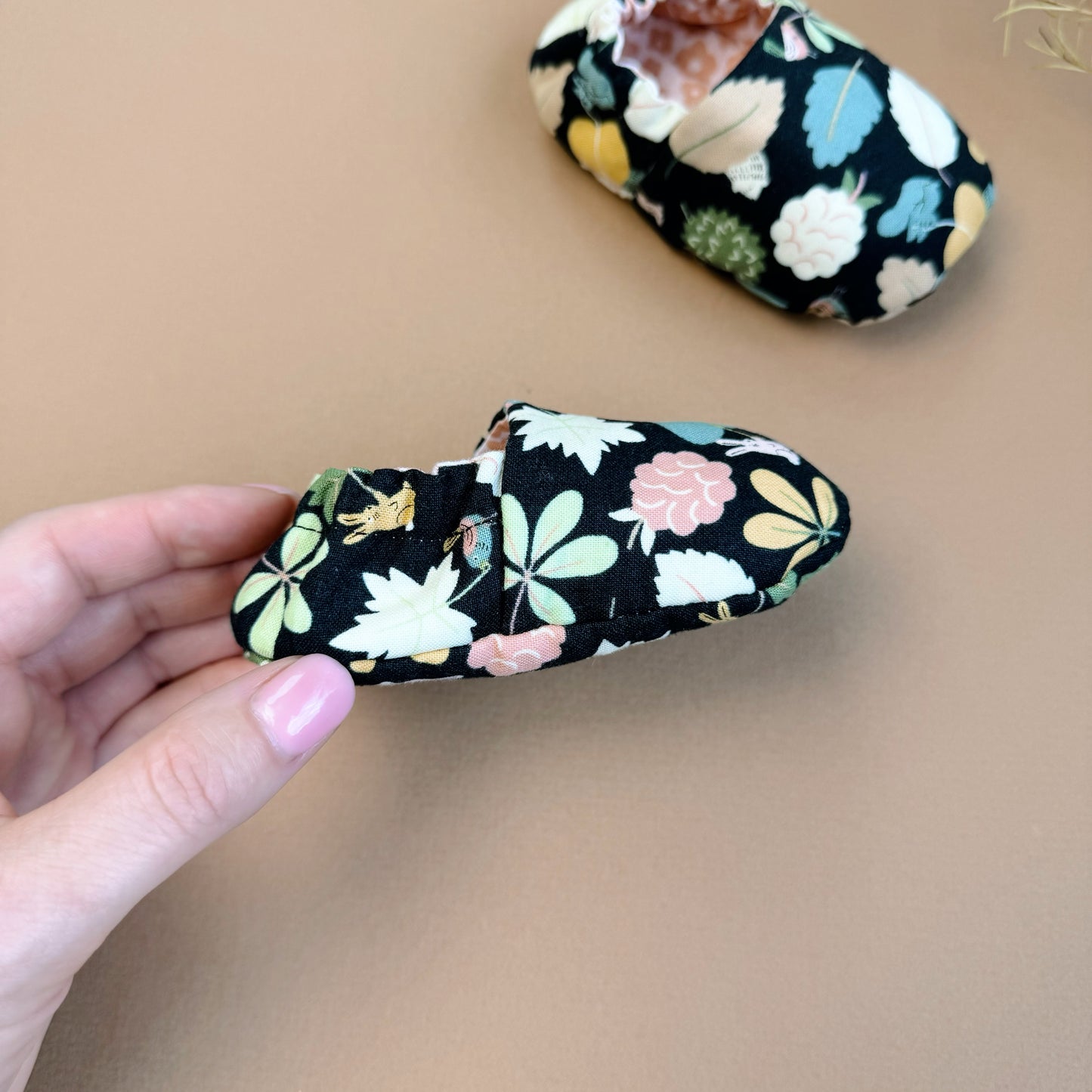 Fall Reversible Baby girl Slippers: Soft & Eco-Friendly Cotton, 0-24 Months.