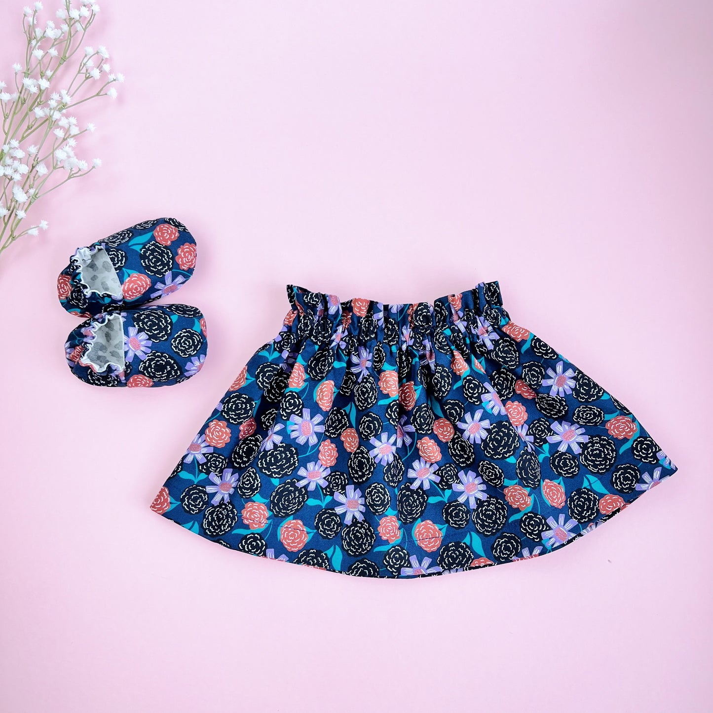 Mother's Day Baby Girl outfit. Mama's girl bodysuit, skirt, slippers and bow.