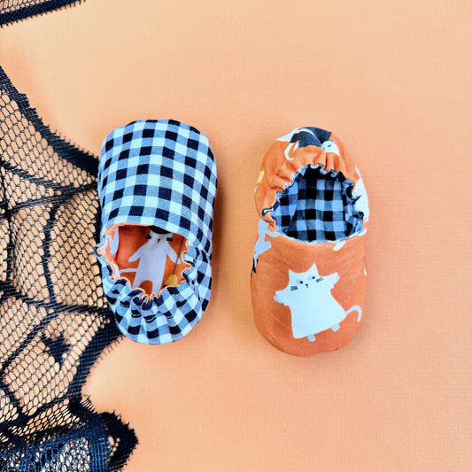 Halloween Reversible Baby girl Slippers: Soft & Eco-Friendly Cotton, 0-24 Months.