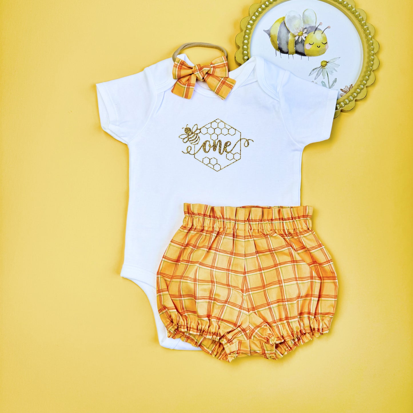 First birthday Girl outfit. "One" First Bee-Day Outfit.