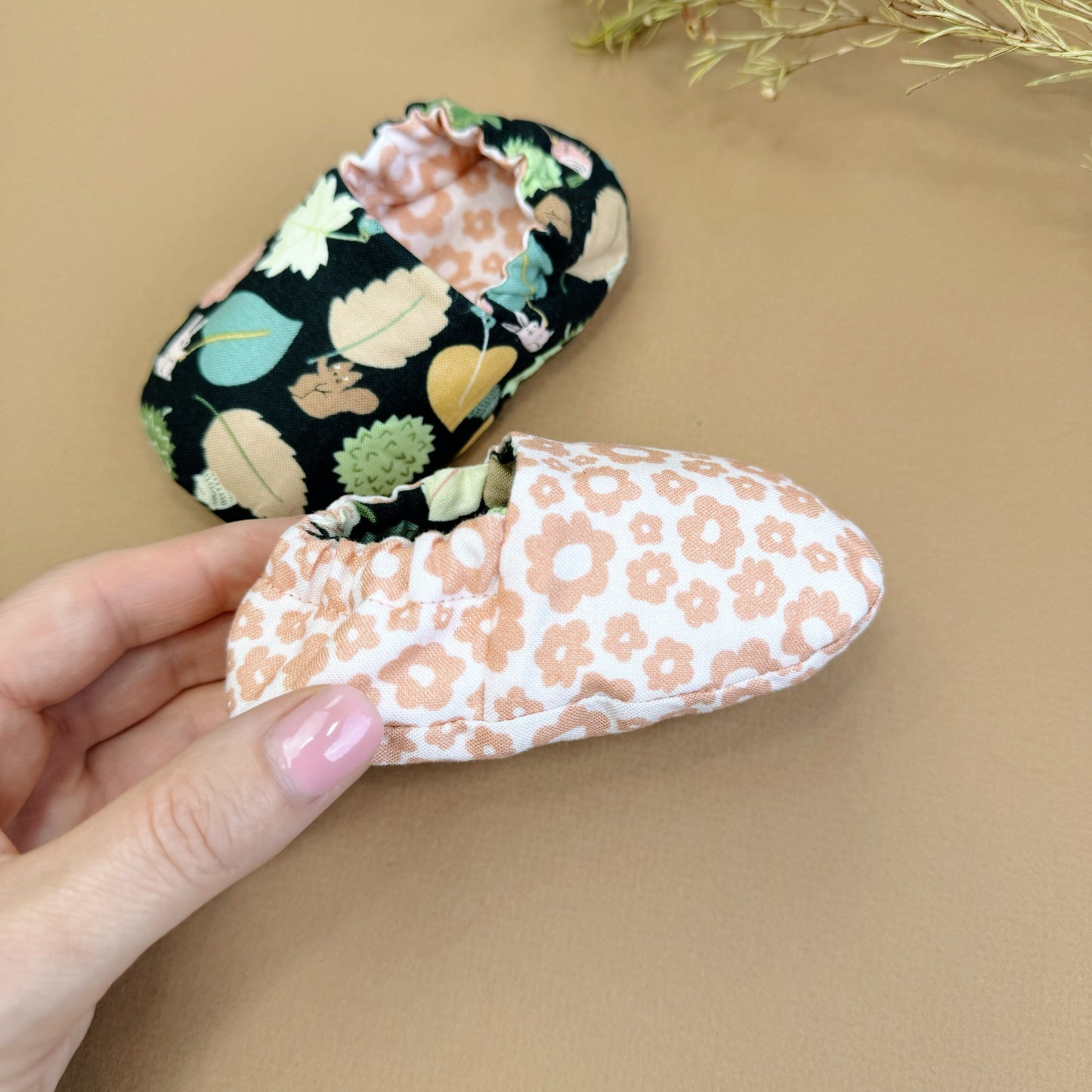 Fall Reversible Baby girl Slippers: Soft & Eco-Friendly Cotton, 0-24 Months.