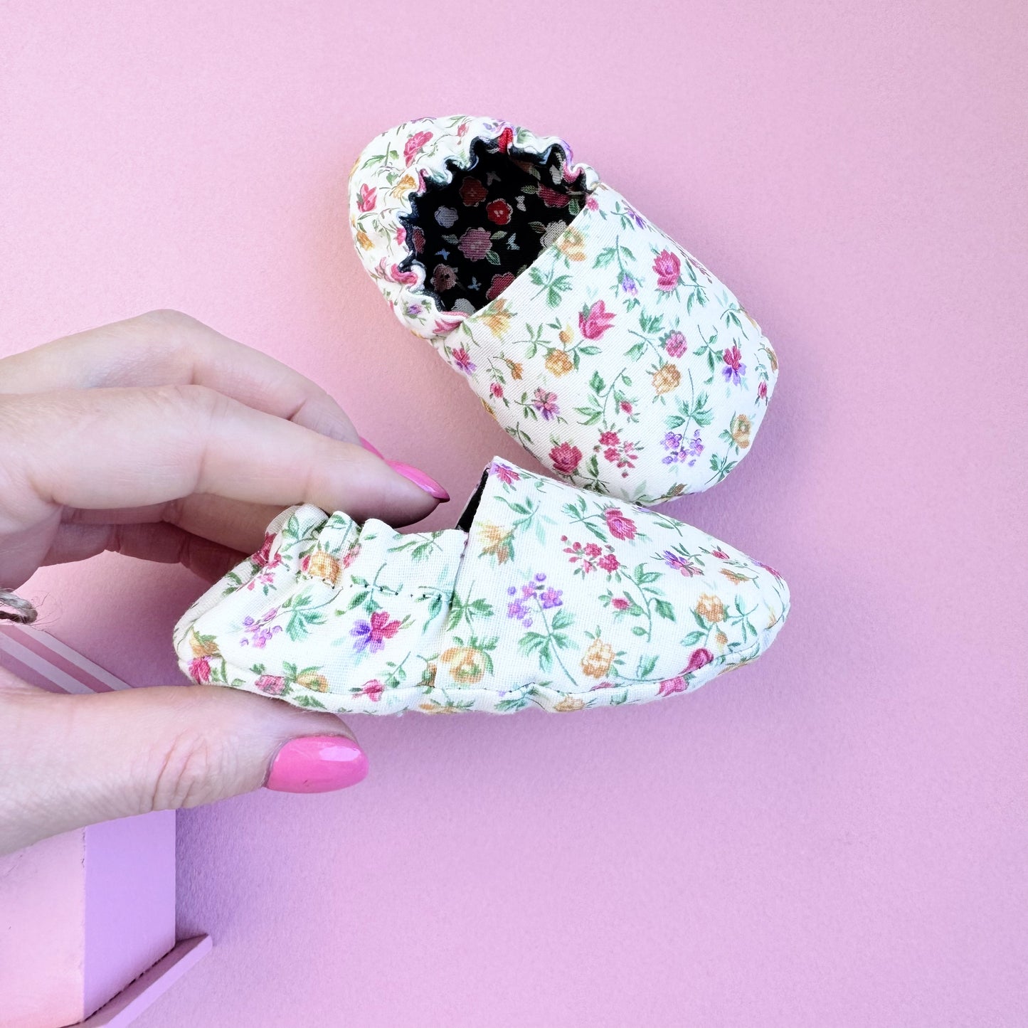 Flowers Reversible Baby girl Slippers: Soft & Eco-Friendly Cotton, 0-24 Months.