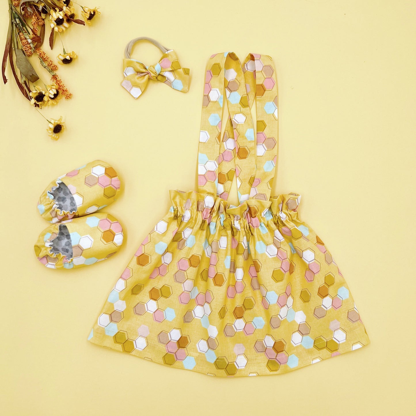 First birthday Girl outfit. "One" First Bee-Day Outfit. Handmade Suspender skirt Baby girl Outfit.