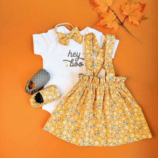 Halloween Baby Girl outfit. Matching outfit including skirt, Slippers, bow and bodysuit.