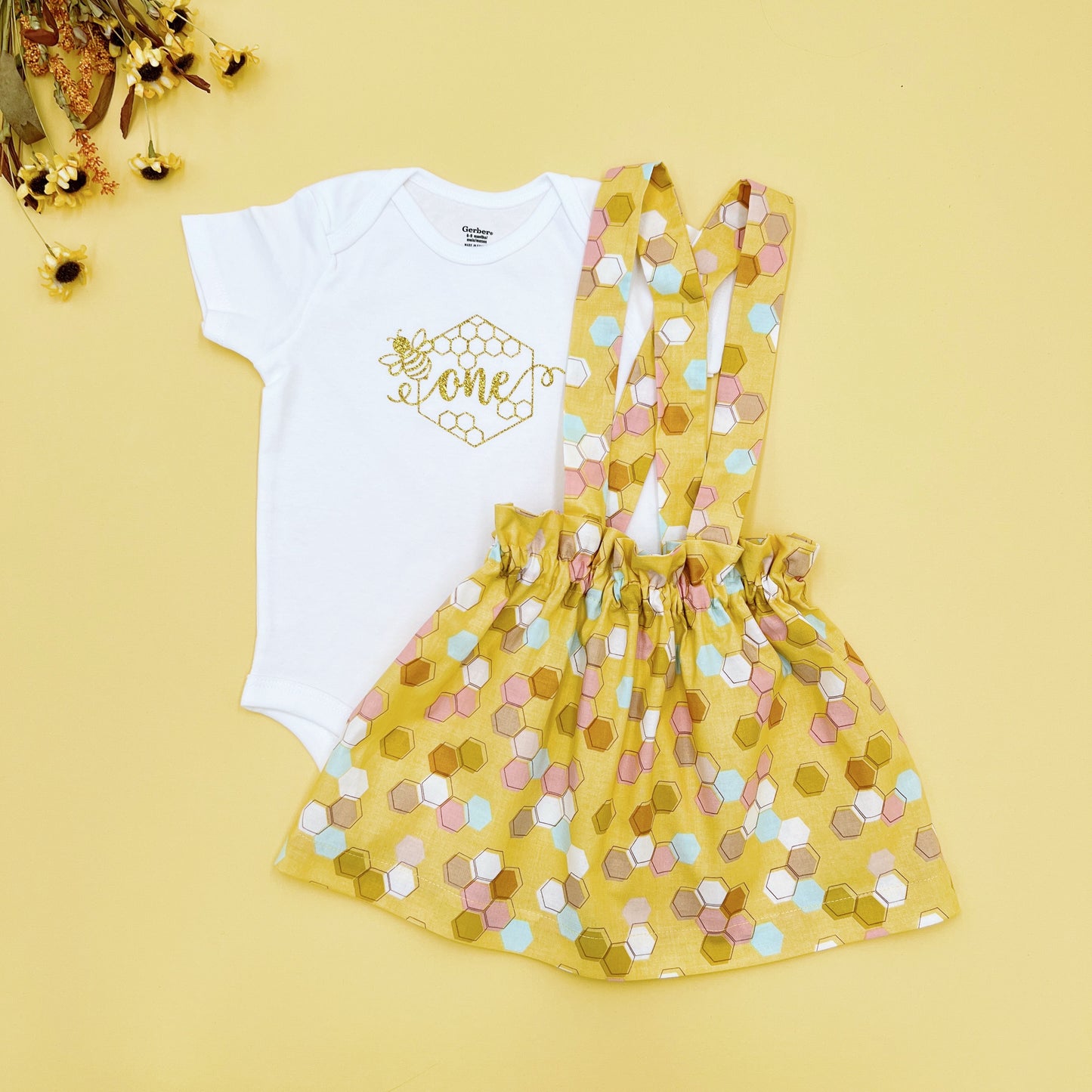 First birthday Girl outfit. "One" First Bee-Day Outfit. Handmade Suspender skirt Baby girl Outfit.