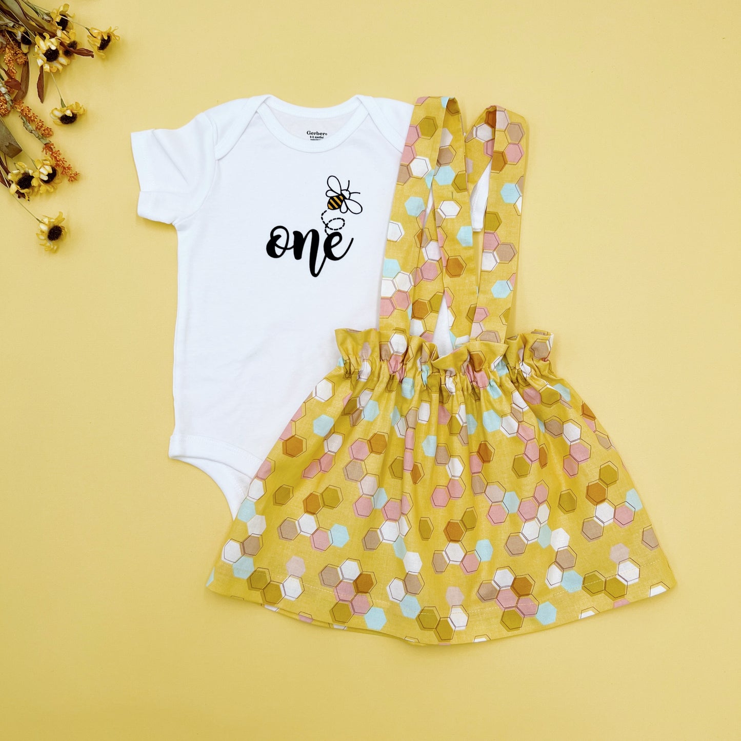 First birthday Girl outfit. "One" First Bee-Day Outfit. Handmade Suspender skirt Baby girl Outfit.