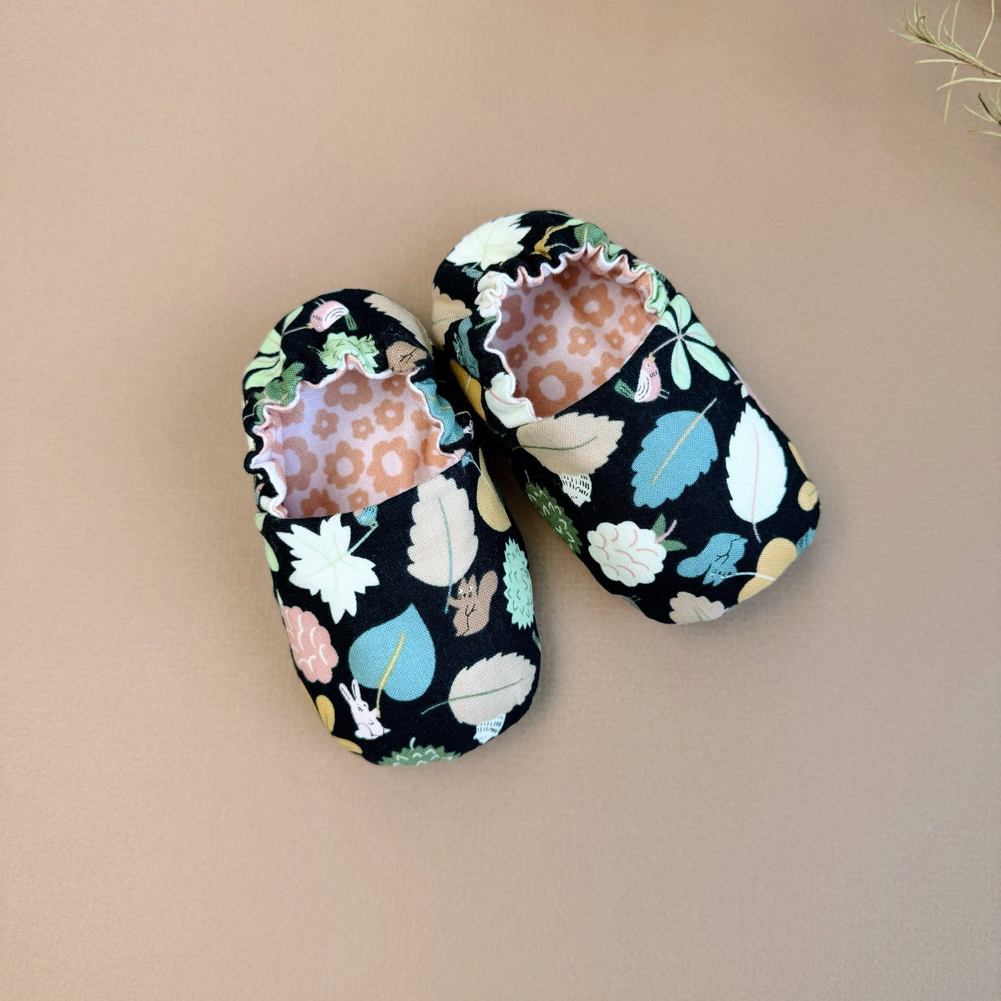 Fall Reversible Baby girl Slippers: Soft & Eco-Friendly Cotton, 0-24 Months.