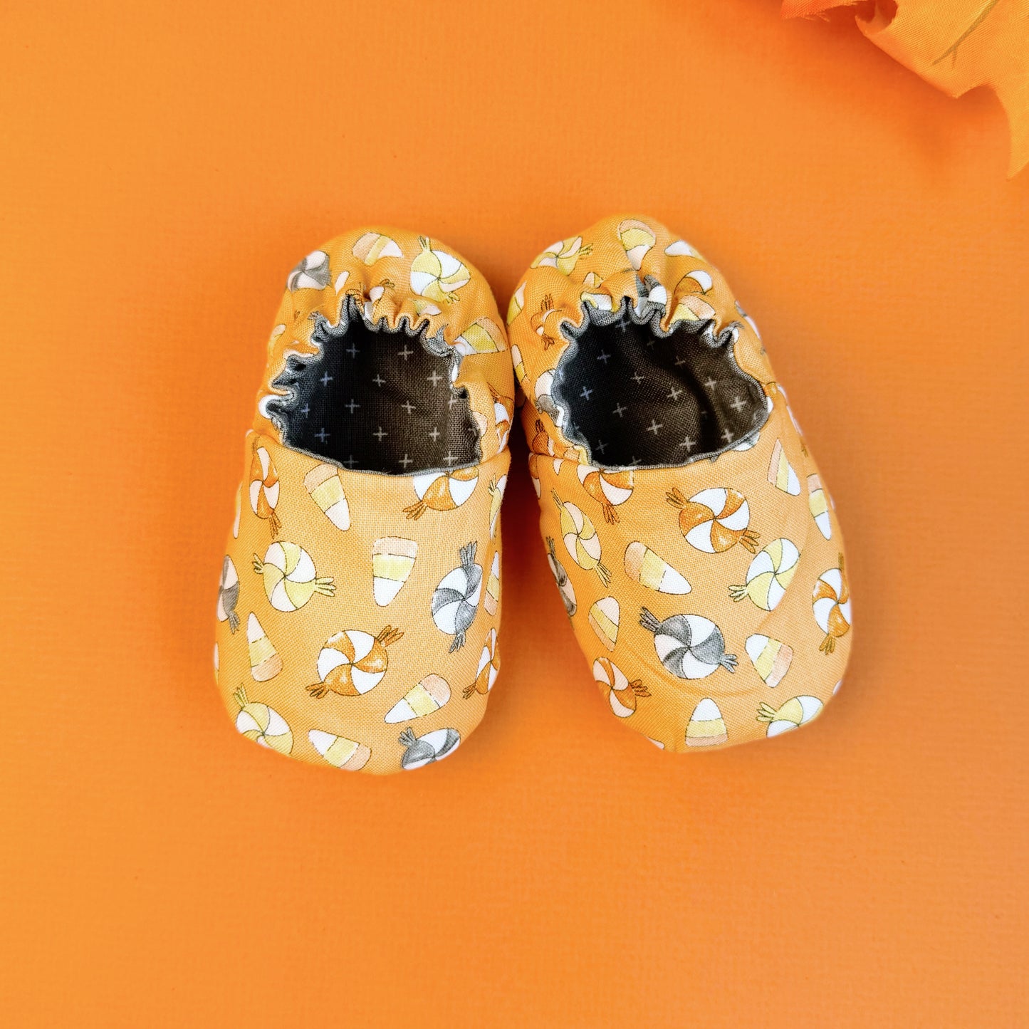 Halloween Reversible Baby girl Slippers: Soft & Eco-Friendly Cotton, 0-24 Months.