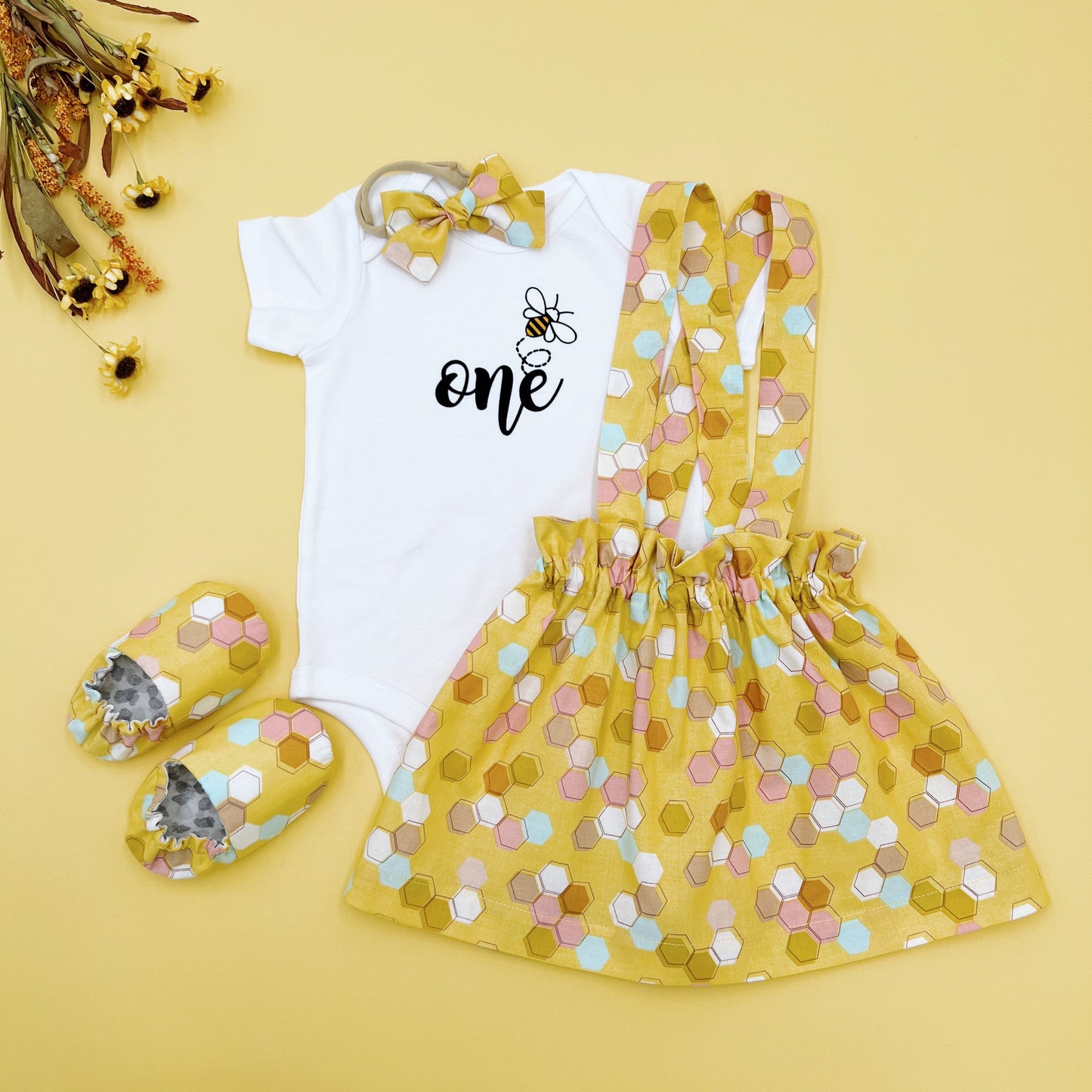 First birthday Girl outfit. "One" First Bee-Day Outfit. Handmade Suspender skirt Baby girl Outfit.