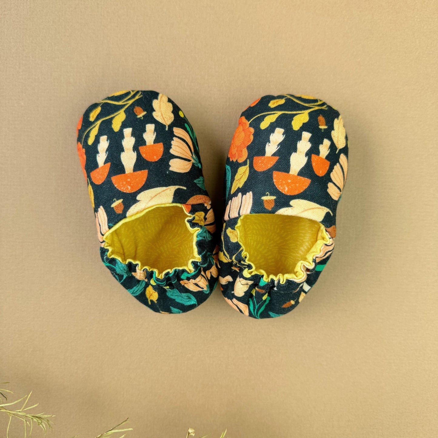 Fall Reversible Baby girl Slippers: Soft & Eco-Friendly Cotton, 0-24 Months.