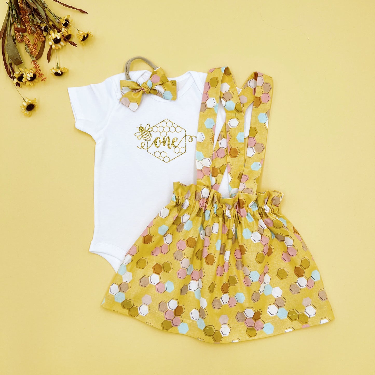 First birthday Girl outfit. "One" First Bee-Day Outfit. Handmade Suspender skirt Baby girl Outfit.