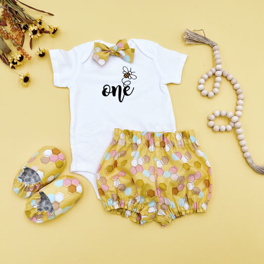 First birthday Girl outfit. "One" First Bee-Day Outfit.