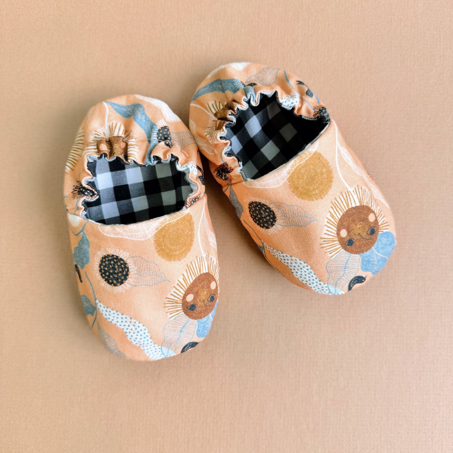 Fall Reversible Baby girl Slippers: Soft & Eco-Friendly Cotton, 0-24 Months.