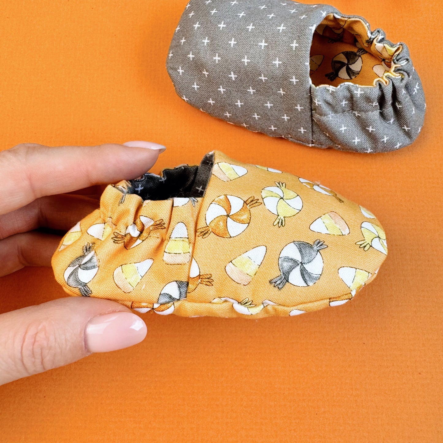 Halloween Reversible Baby girl Slippers: Soft & Eco-Friendly Cotton, 0-24 Months.