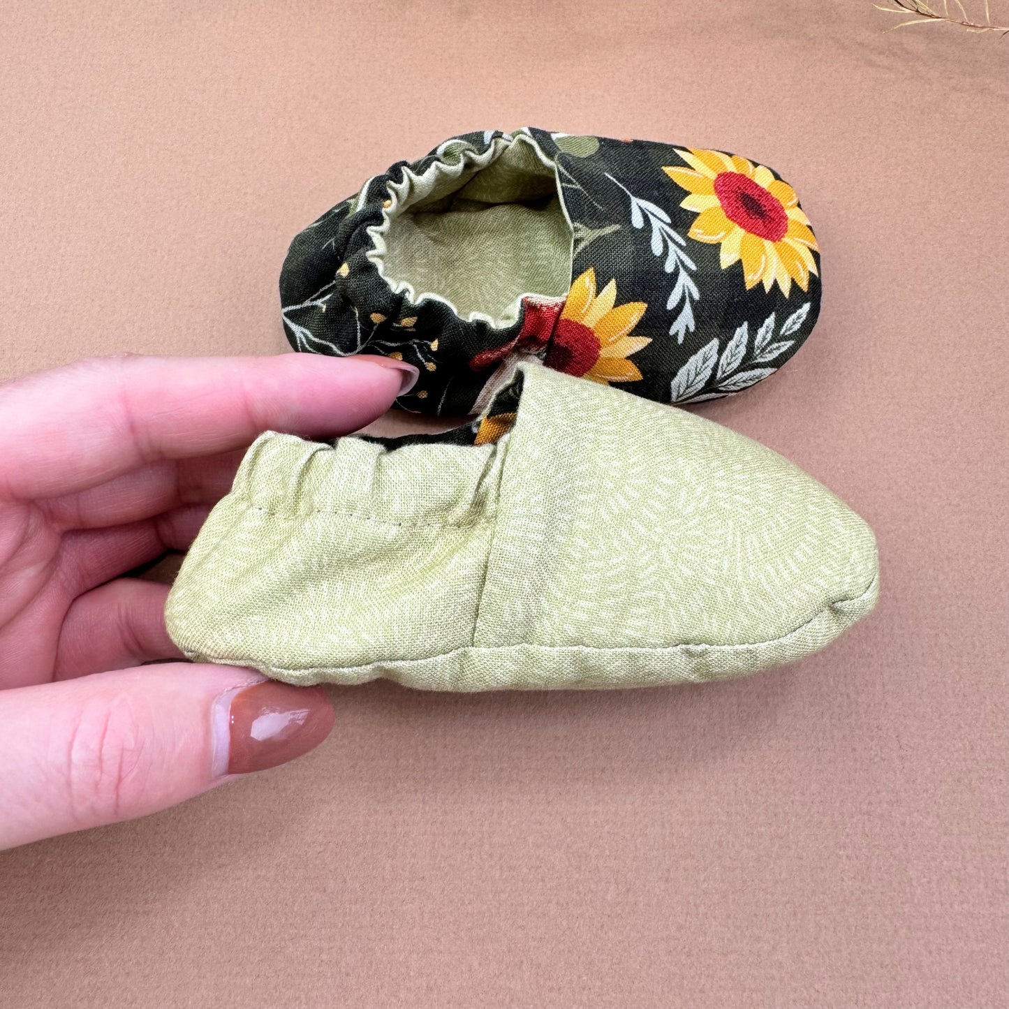 Fall Reversible Baby girl Slippers: Soft & Eco-Friendly Cotton, 0-24 Months.