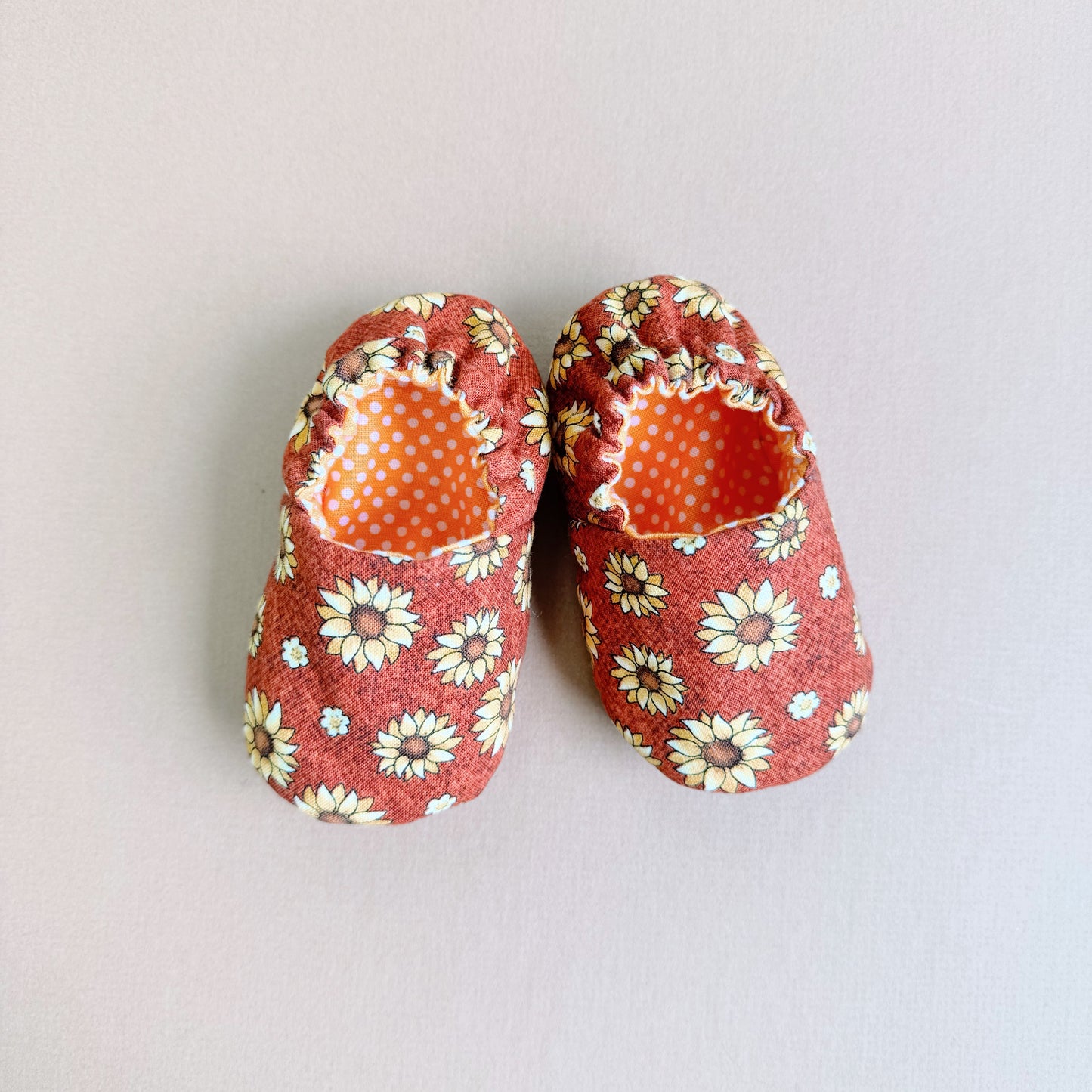 Fall Reversible Baby girl Slippers: Soft & Eco-Friendly Cotton, 0-24 Months.