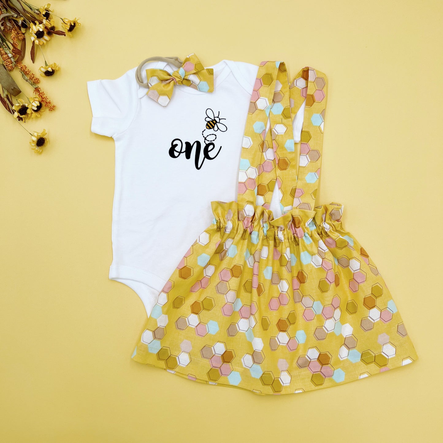 First birthday Girl outfit. "One" First Bee-Day Outfit. Handmade Suspender skirt Baby girl Outfit.