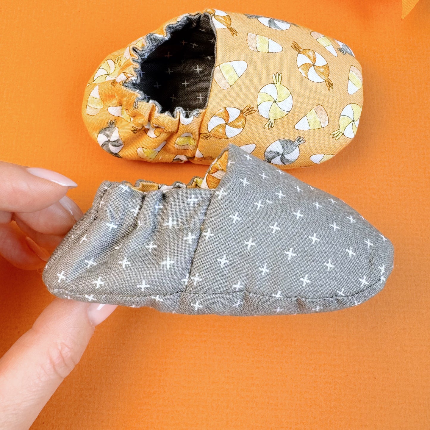 Halloween Reversible Baby girl Slippers: Soft & Eco-Friendly Cotton, 0-24 Months.