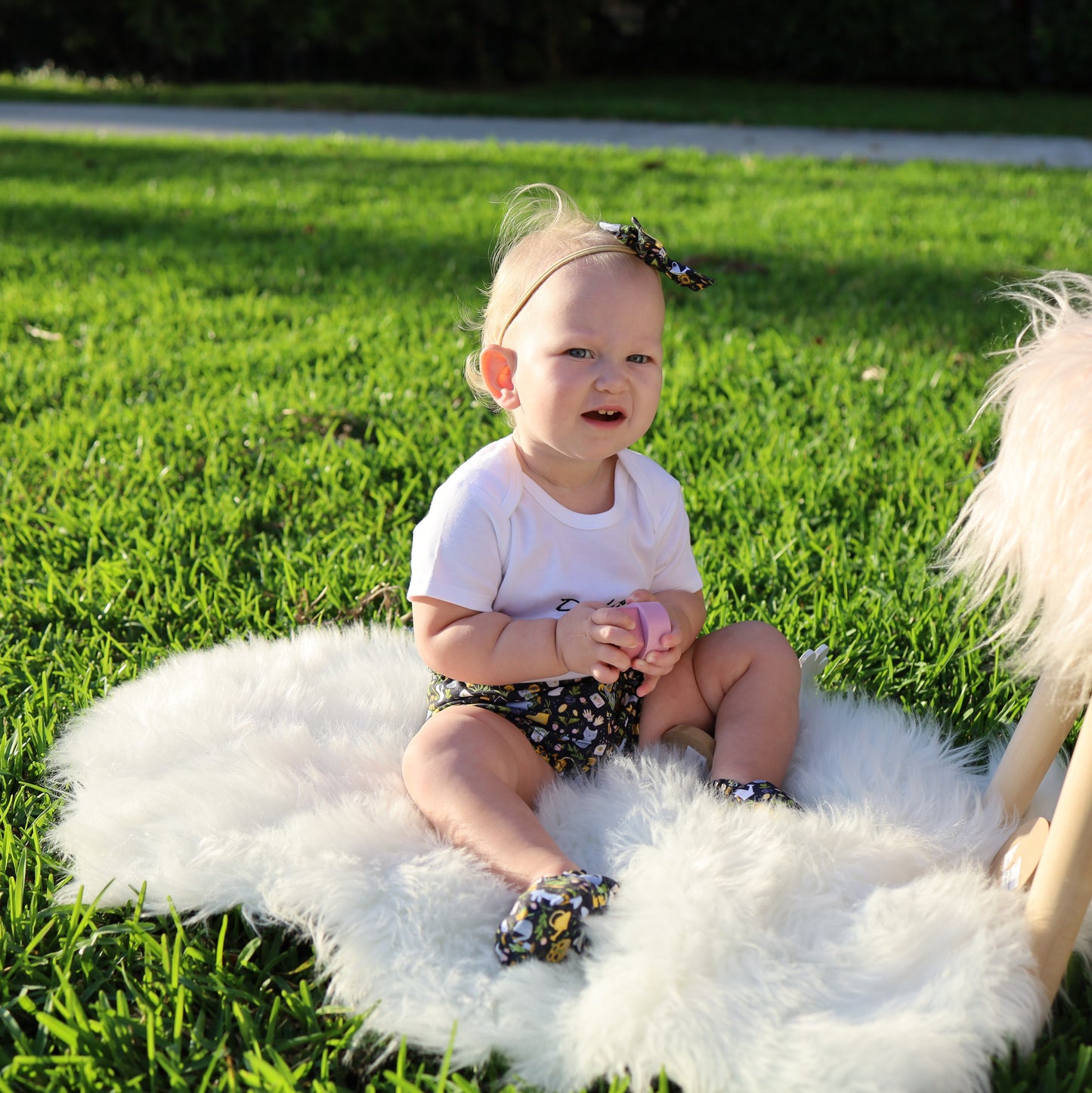 Mother's Day Baby Girl outfit. Matching outfit including Bloomers, Slippers, bow and bodysuit